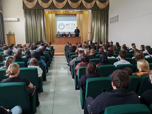 В Майкопе обсудили безопасность на дорогах с участием молодежи
