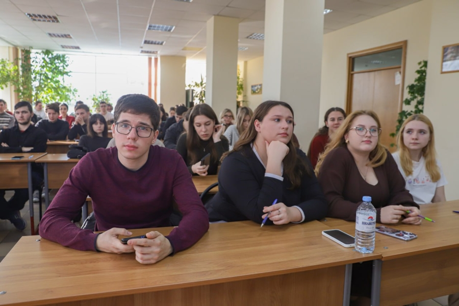 В Адыгейском государственном университете прошел Всероссийский гражданско-патриотический диктант «Моя любовь, душа моя – Россия»