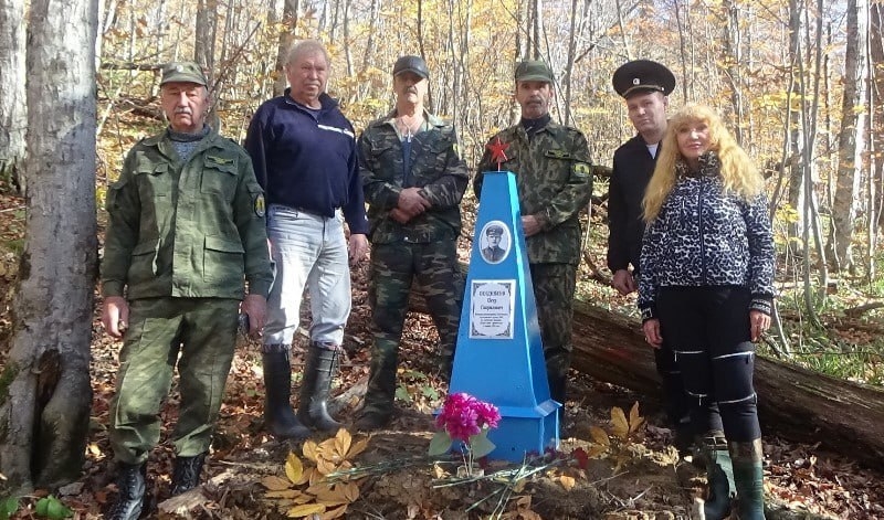 Члены поискового отряда "Память" отреставрировали памятник на месте гибели сотрудника ОВД в годы Великой Отечественной войны