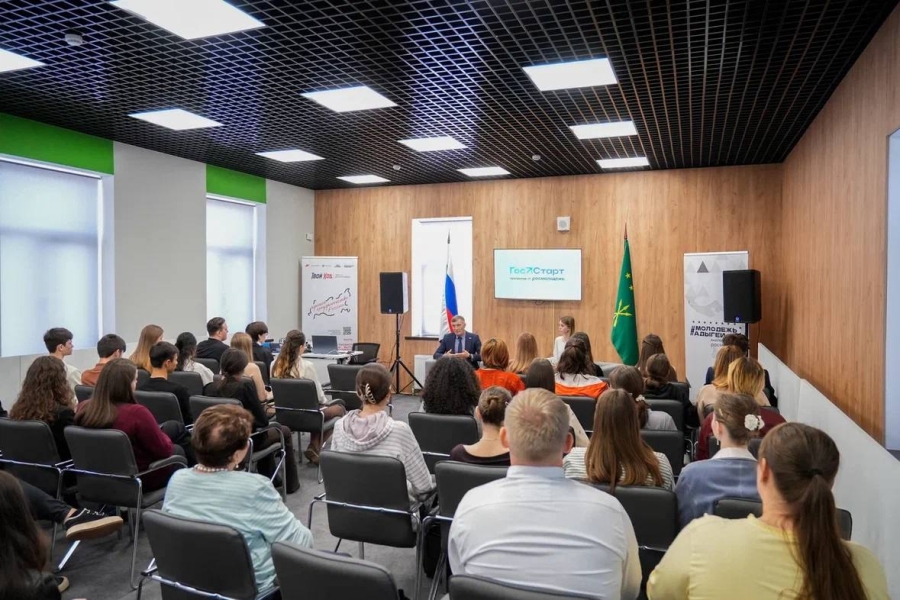 Министр культуры Юрий Аутлев провёл встречу со студентами в рамках федеральной программы «ГосСтарт»
