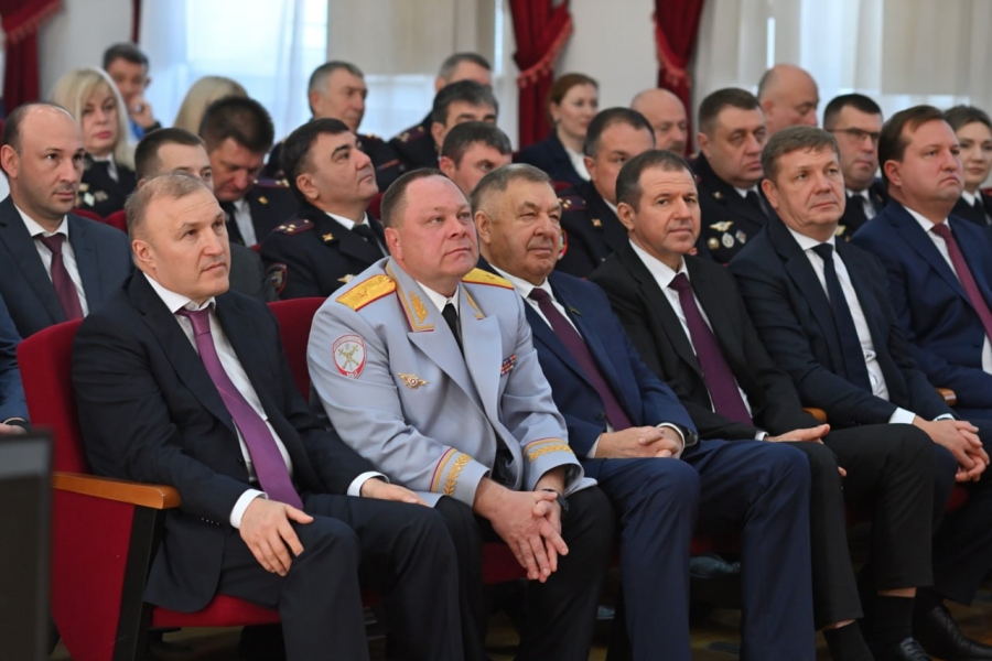 Глава Адыгеи поздравил сотрудников органов внутренних дел Российской Федерации с профессиональным праздником